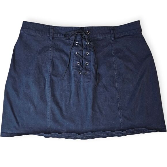🌼4/$30 Forever 21 Black Lace Up Mini Skirt 2x - Picture 1 of 5